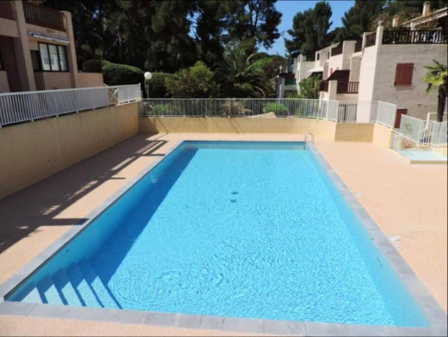 בנדול Superbe Appartement En Bord De Mer מראה חיצוני תמונה